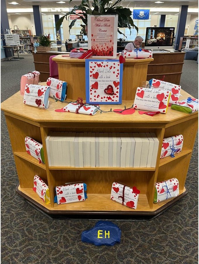 EHHS LMC’s Blind Date with a Book Encourages Students to Find their Love for Reading